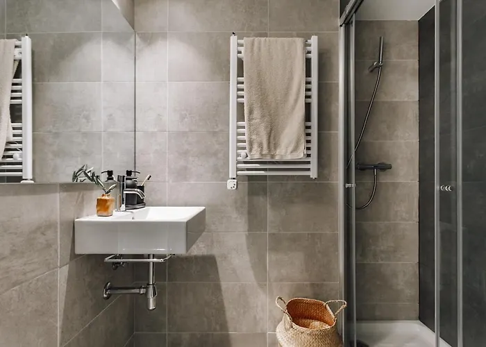 Apartment Aldeire - 2 Bedrooms, Office In Eixample Esquerra